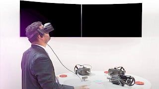 Cover von Video von Mann mit VR Brille in immersiver Oerlikon Balzers Welt