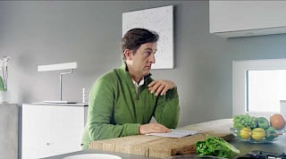 Cover einer Videos eines Ehepaars welche sich ein Duell liefert, wer die besten "Lifehacks" kann